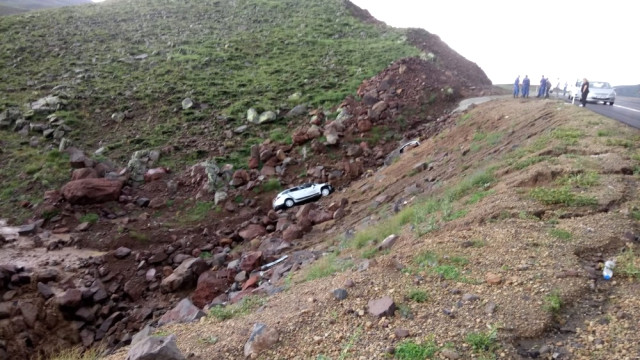 Yoldan Çıkan Araç Şarampole Uçtu: 5 Yaralı