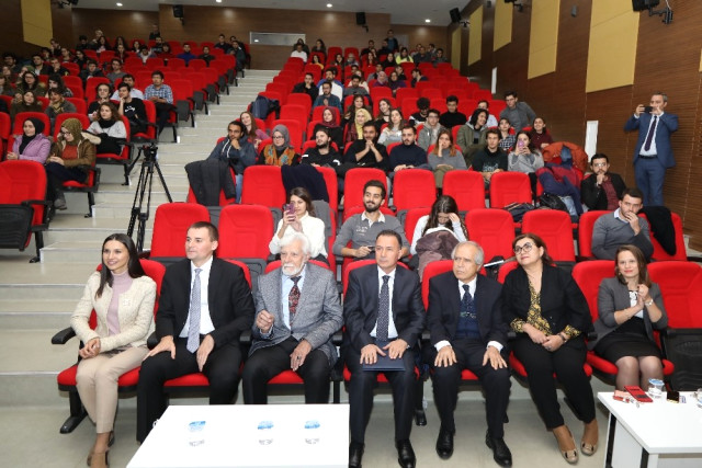 Belaruslu Öğretim Görevlisi, Kişisel Kütüphanesini Çalıştığı Bölüme Bağışladı