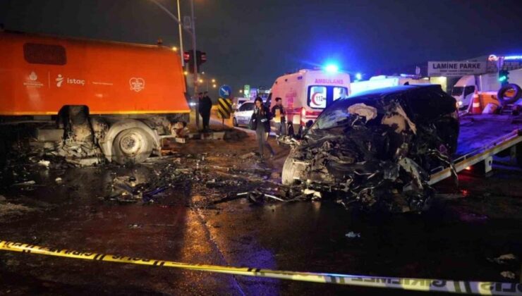 Esenyurt’ta feci kaza: 2 kişi öldü, 2 kişi yaralandı