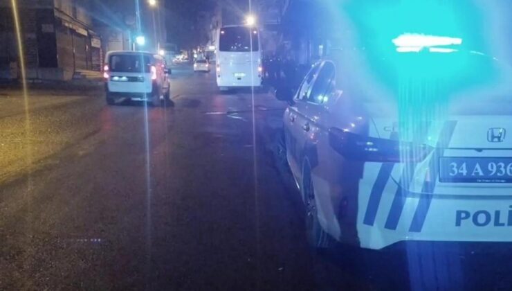 İstanbul’da silahlı bıçaklı ‘laf atma’ arbedesi: 2 yaralı