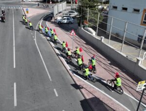 Konya Büyükşehir’in ‘Güvenli Okul Yolları Projesi’nde 29 Ekim coşkusu