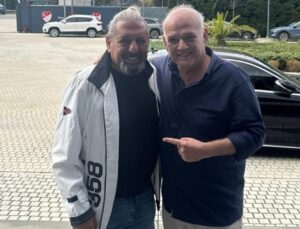 Yıllar süren küslük sona erdi! Ahmet Çakar, Erman Toroğlu’nun elini öptü