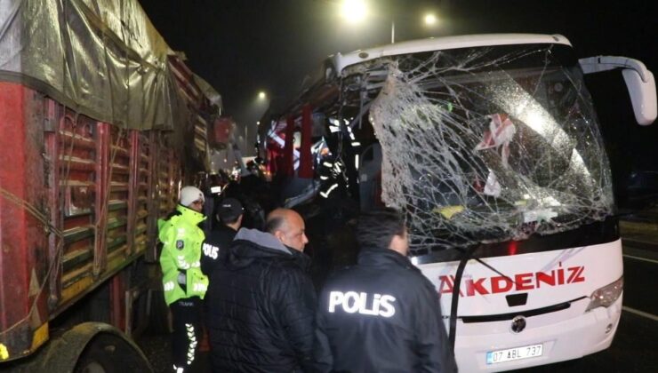 Denizli’de yolcu otobüsü TIR’la çarpıştı! Meyyit ve yaralılar var