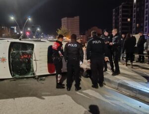 Niğde’de polis aracı ve araba çarpıştı! Yaralılar var