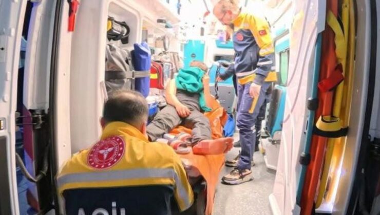 Arkadaşların bıçaklı hengamesi kanlı bitti: 1 yaralı