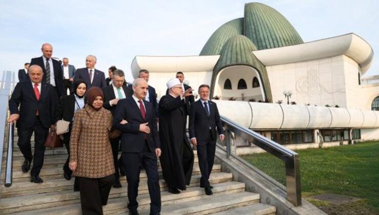 Kurtulmuş, Zagreb Mescidi’nde “Ayasofya” temalı stant açılışında konuştu