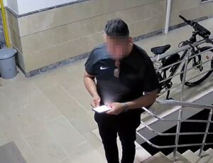 Görevlinin karısını öldüren şahıs, cinayetten sonra ellerini yıkamış