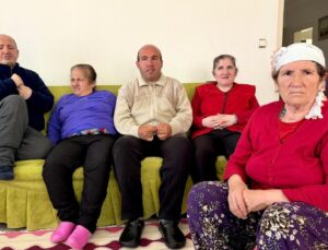 Hani anne, 50 yıldır engelli 4 çocuğuna bakıyor