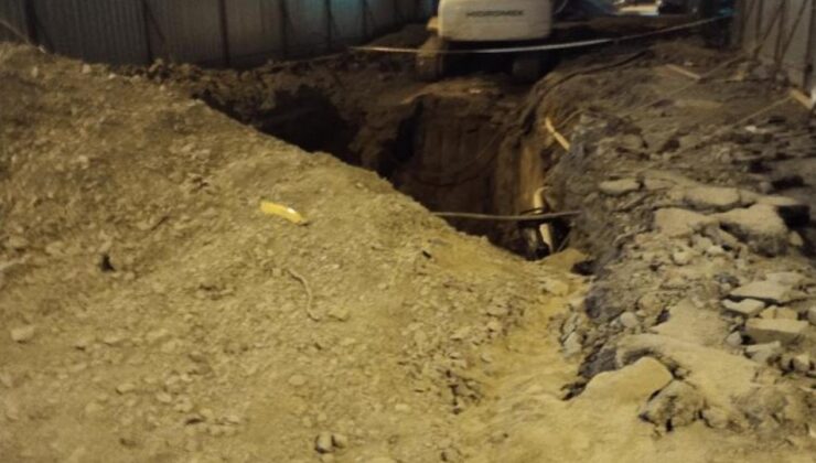 İstanbul’da denetimden çıkan taksi çukura uçtu