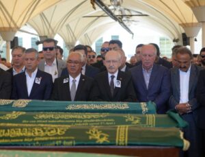 Aslı Baykal’dan cenaze sonrası Kılıçdaroğlu ve Özel’e gönderme: En önde yer alanlar…