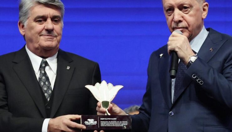 Cumhurbaşkanı Erdoğan, Beşiktaş’ın Salah transferi için Serdal Adalı’dan bilgi aldı