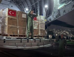 Sarsıntı felaketinin akabinde Türkiye harekete geçti! Askeri uçaklar peş peşe indi